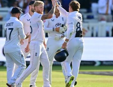 India collapse as third Test against England heads for thrilling finish