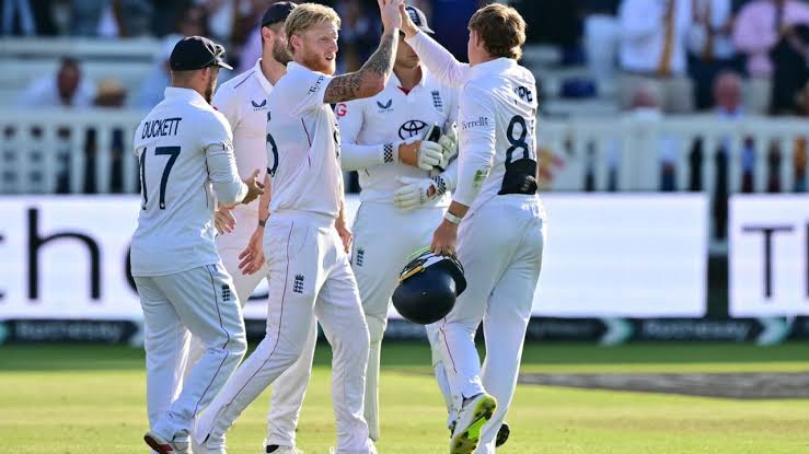 India collapse as third Test against England heads for thrilling finish