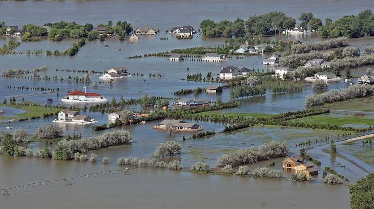 Floods head south after ravaging heartland
