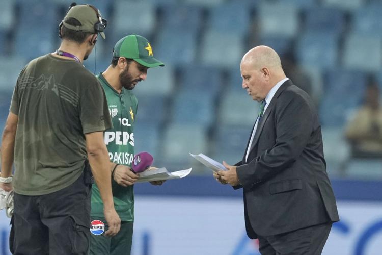 Pakistan back in Asia Cup after referee apology
