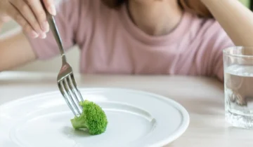 Scientists Identify Simple and Effective Way To Reduce Calorie Intake Without Trying
