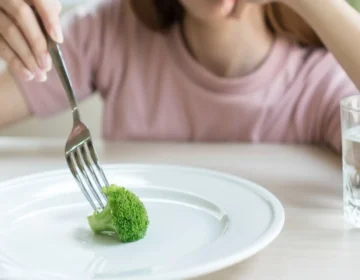 Scientists Identify Simple and Effective Way To Reduce Calorie Intake Without Trying