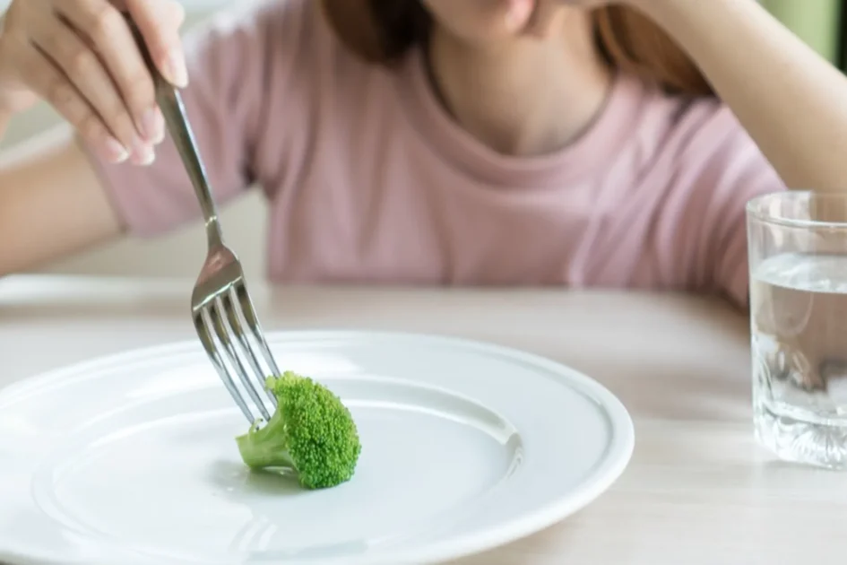 Scientists Identify Simple and Effective Way To Reduce Calorie Intake Without Trying