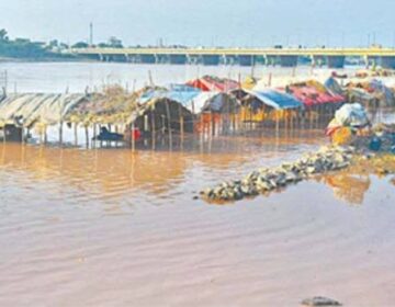 Flood wreaks havoc in Bahawalpur villages