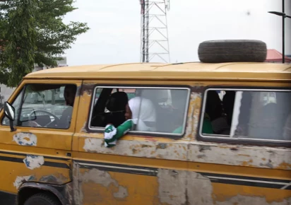 19 killed in Nigeria wedding bus crash