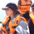 Hadiqa Kiani distributes relief packages to 600 families