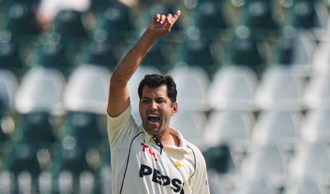 Pakistan debutant Asif takes five wickets as South Africa reach 285-8 at lunch