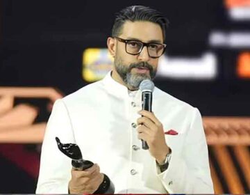 Abhishek Bachchan wins his first Filmfare best actor award in 25 years career
