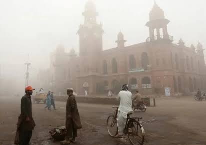 City of Lahore faces morning, night pollution
