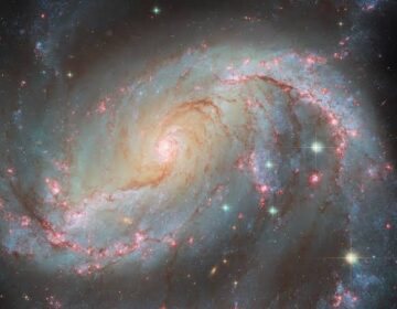Hubble Spots a Galaxy Where Old and New Stars Collide in Color