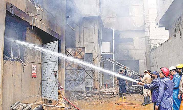 No casualties reported as fire doused at factory in Karachi’s Liaquatabad