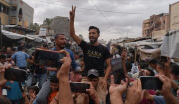 Ending long wait, Gaza prisoner swap brings joy and tears