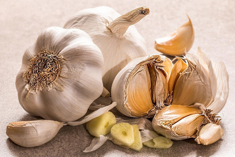 Scientists Say Garlic Mouthwash Works As Well as Popular Antiseptics