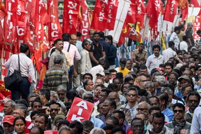 Thousands of trade union workers protest India’s new labour codes
