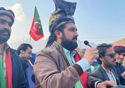 K-P CM criticises police barricading his way to Lahore