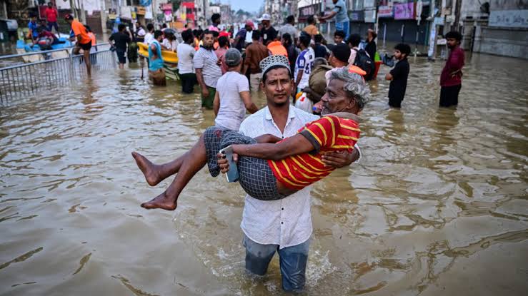 Asia floods death toll tops 1,100 as troops aid survivors