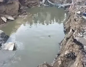 Five family members, including two children, rescued after falling into open drain in Karachi: Rescue 1122