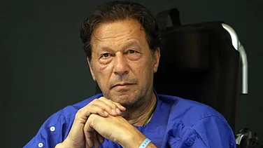 Imran Khan receives treatment for affected eye in jail