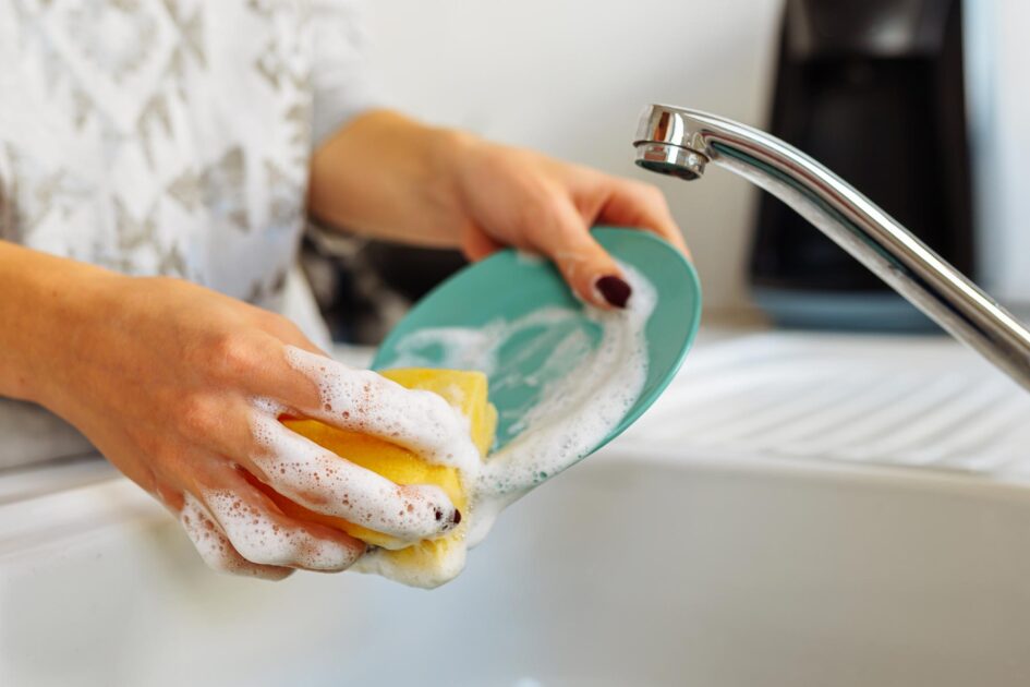 Scientists Say Washing Dishes With a Sponge Has a Concerning Side Effect