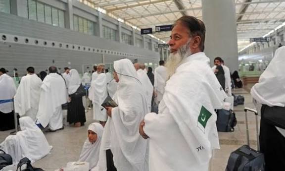 Pakistan sets up 24/7 helplines, airport teams in Saudi Arabia as Gulf crisis disrupts flights