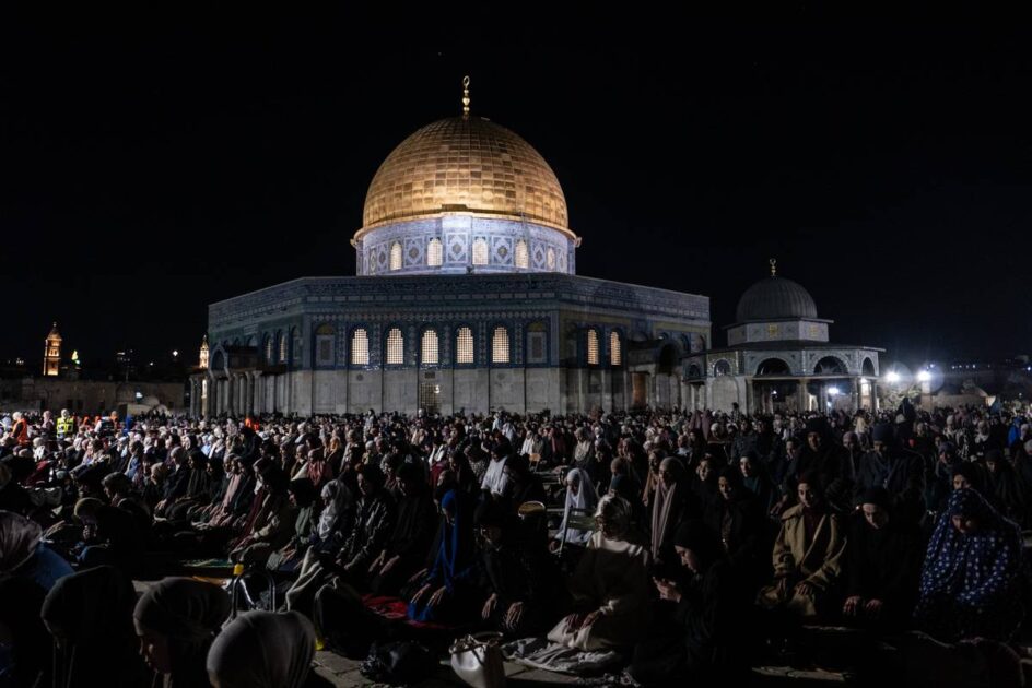 Tears of joy mark reopening of Jerusalem holy sites after 41 days