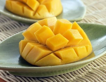 Researchers Say That Eating Mango With Avocado Offers Surprising Heart Benefits