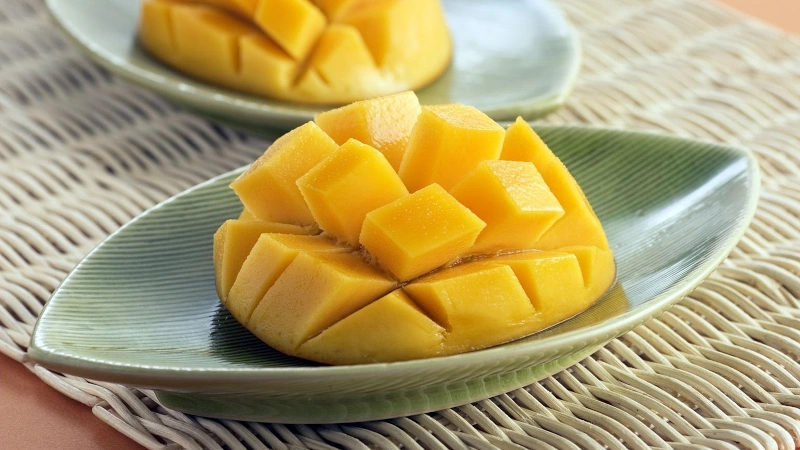 Researchers Say That Eating Mango With Avocado Offers Surprising Heart Benefits