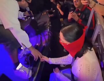 Asim Azhar Holds Hania Aamir’s Hand – Grabs Public Attention