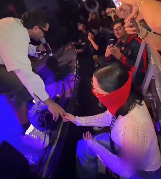 Asim Azhar Holds Hania Aamir’s Hand – Grabs Public Attention