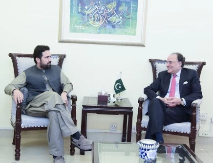 Finance minister assures KP CM Afridi of ‘full support’ in resolving all ‘legitimate issues’