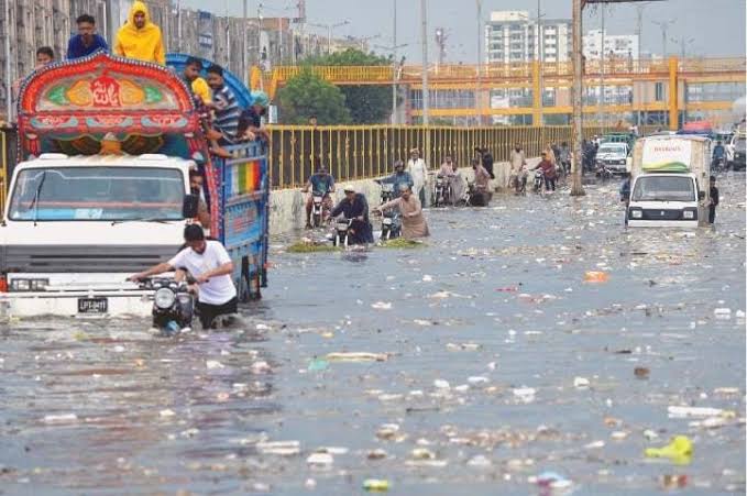Rain begins in Karachi, surrounding areas as local authorities declare emergency