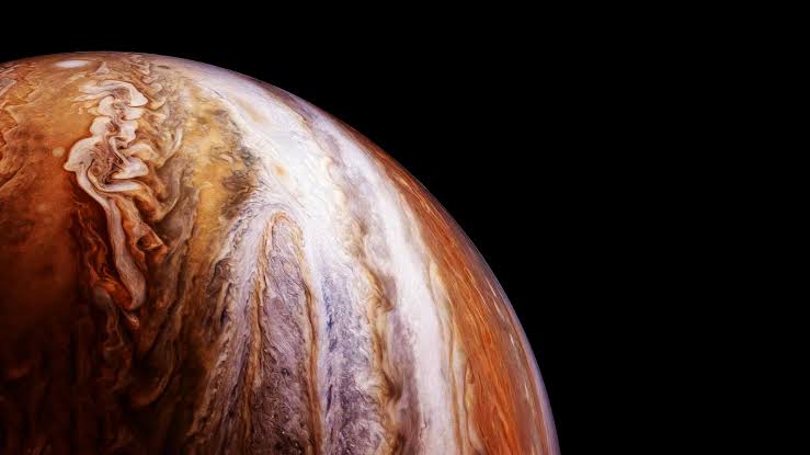 Webb Space Telescope Uncovers Unexpected Ice Clouds on a Jupiter-Like World