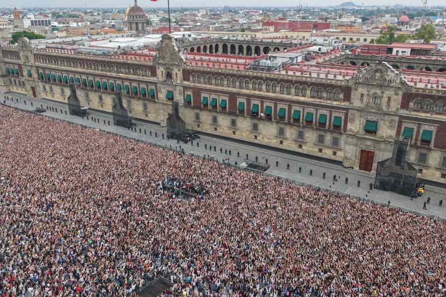 K-pop stars BTS draw 50,000-strong crowd in Mexico