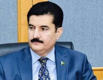 Governor Kundi meets PTI leaders, asserts KP's case should be presented 'firmly, collectively' to the Centre