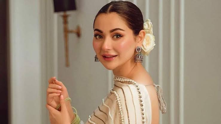 Hania Aamir's unexpected Instagram profile change sparks fan curiosity