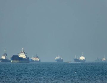 US threatens 'devastating' response to any Iran attack on shipping